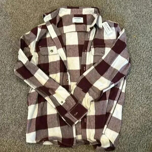 NWT, mens old navy flannel, size XS. Garnet/maroon